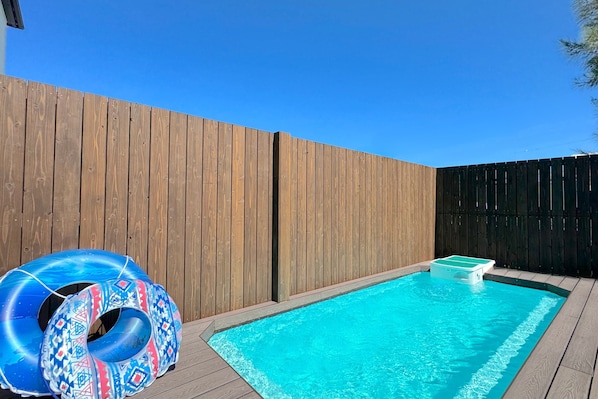 Villa - icke-rökare (Swimming pool/BBQ/2CarsOK/Onna14F) | Privat pool
