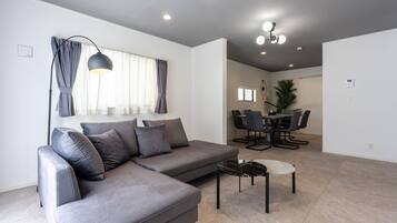 Villa, para no fumadores (3LDK/Swimming pool, Sauna/Onna14C) | Área de sala de estar