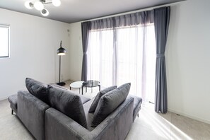 [16 guests] 3LDK (130m²) / 5 beds + 3 folding beds / Pool & sauna / BBQ / Onna 14F/ no smoking | Living area