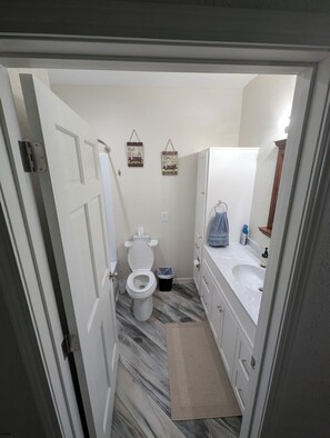 Shower, towels, soap, shampoo - Rally Oasis, Quieter neighborhood, Walking distance to Main Street (Sturgis)