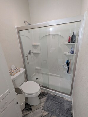 Shower, towels, soap, shampoo - Rally Oasis, Quieter neighborhood, Walking distance to Main Street (Sturgis)