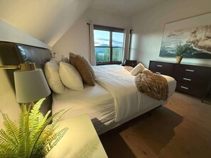4 habitaciones, tabla de planchar con plancha y cuna de viaje