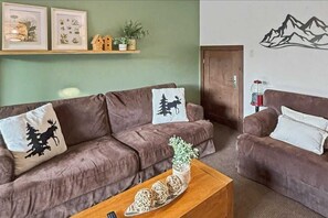 Smart TV, chimenea, videojuegos y oficina