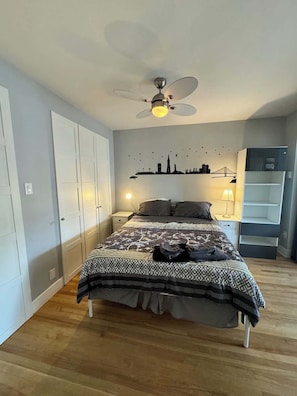 Iron/ironing board, free WiFi, bed sheets