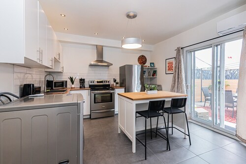 🌟 Modern vibrant with Parking – 2BR and comfort