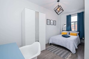2 bedrooms, iron/ironing board, travel cot, WiFi - Modern vibrant with Parking – 2BR and confort (Montréal)