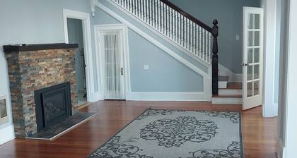 4-bedroom house in nice Everett with WiFi, AC