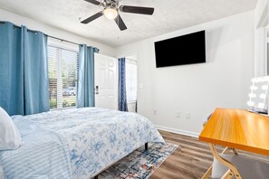 1 bedroom, desk, travel cot, WiFi