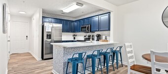 New Queen Bedroom inside a 4 BR Condo/New AU Oasis 2 Mins to Downtown & Stadium