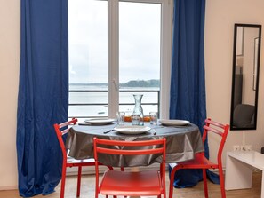 Dining - Quai Thomas by Interhome (Cancale)