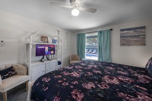 1 bedroom, desk, free WiFi, bed sheets - Walk to Vilano Beach (St. Augustine)
