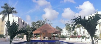 Ideal for couples! Perfect and safe for relaxing, reading and swimming in the pool!