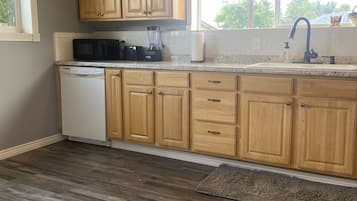 Mikroaaltouuni, uuni, liesi, astianpesukone