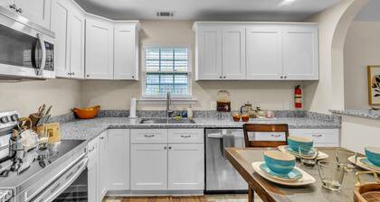 Great Downtown 4BR | 8 Beds + Foosball Fun