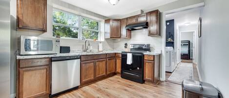 Frigorífic, microones, forn i placa de cuina