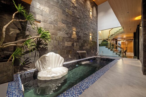 Villa with a swimming pool near Dragon Bridge and just a 2 minute to the beach