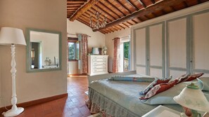 2 bedrooms, iron/ironing board