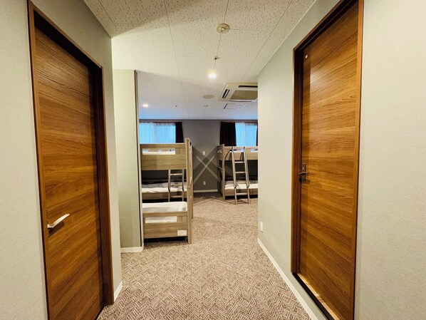 Familjerum | MörklÀggningsgardiner, strykjÀrn/strykbrÀda och gratis wi-fi