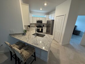 Private kitchen - Brand-New 3BR Villa Modern Comfort & Resort Amenities (Bradenton)