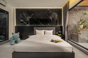 6 bedrooms, iron/ironing board, WiFi, bed sheets