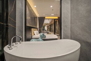 6 Schlafzimmer, Bügeleisen/Bügelbrett, WLAN, Bettwäsche