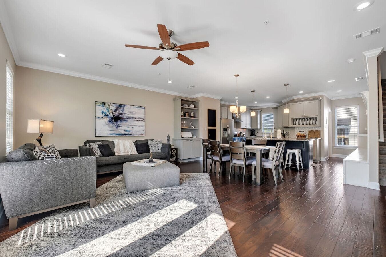 Smart-tv, boeken en een stereo