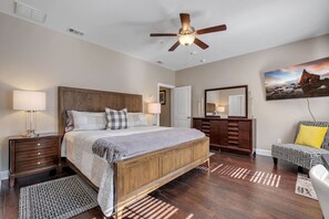 3 bedrooms, desk, iron/ironing board, free WiFi