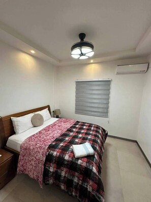 WiFi, bed sheets, wheelchair access