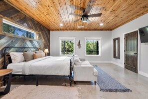 7 bedrooms, desk, iron/ironing board, free WiFi