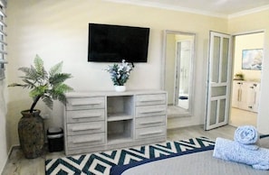 5 bedrooms, WiFi, bed sheets