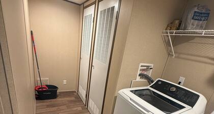 Charming 2-bedroom house in Leland with WiFi, AC, Laundry