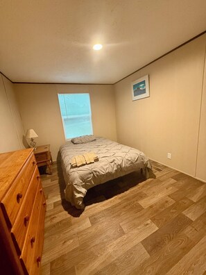 2 bedrooms, desk, free WiFi, bed sheets