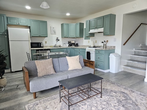 Apartment Close to Hospital and UAA