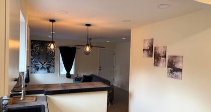 Charming 2-bedroom Bungalow close to downtown St. Petersburg