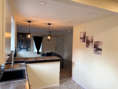 Charming 2-bedroom Bungalow close to downtown St. Petersburg