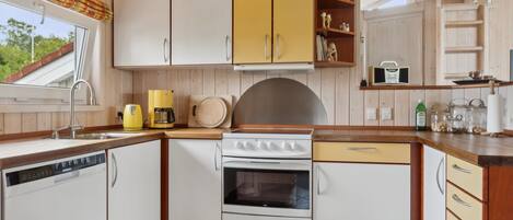 Réfrigérateur, micro-ondes, lave-vaisselle