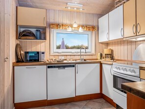 Jääkaappi, mikroaaltouuni, astianpesukone