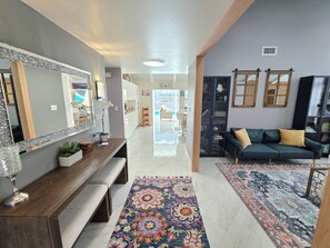 المنشأة من الداخل