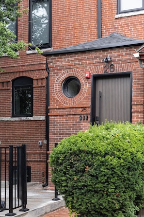 Exterior detail - Loft Condo Free Parking/MIT/Harvard/TD Garden (Somerville)