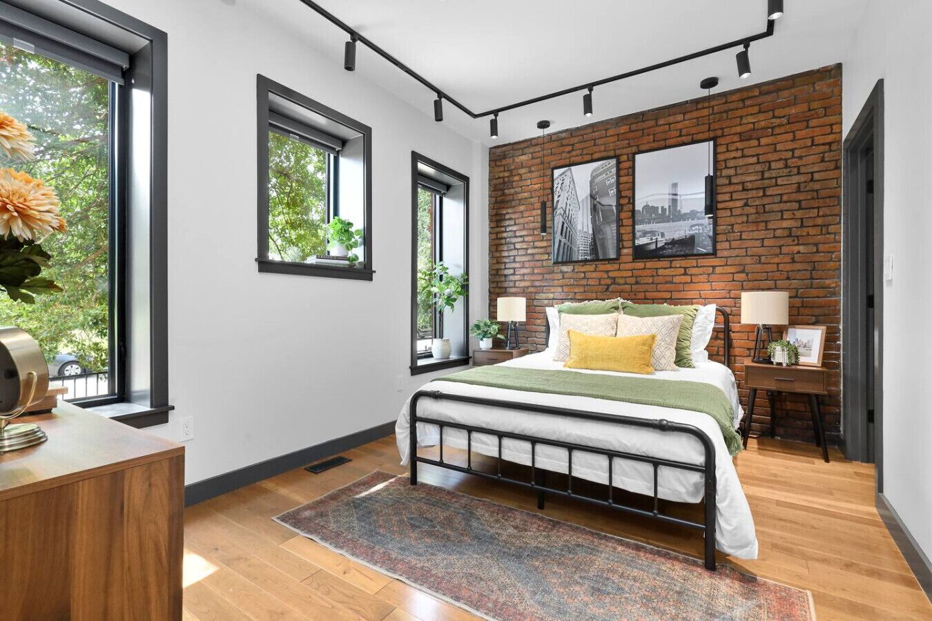 4 Schlafzimmer, Schreibtisch, Bügeleisen/Bügelbrett, Reisekinderbett