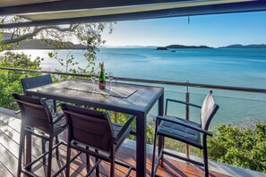 Terrace/patio - Edge 18 Waterfront Luxury (Whitsundays)