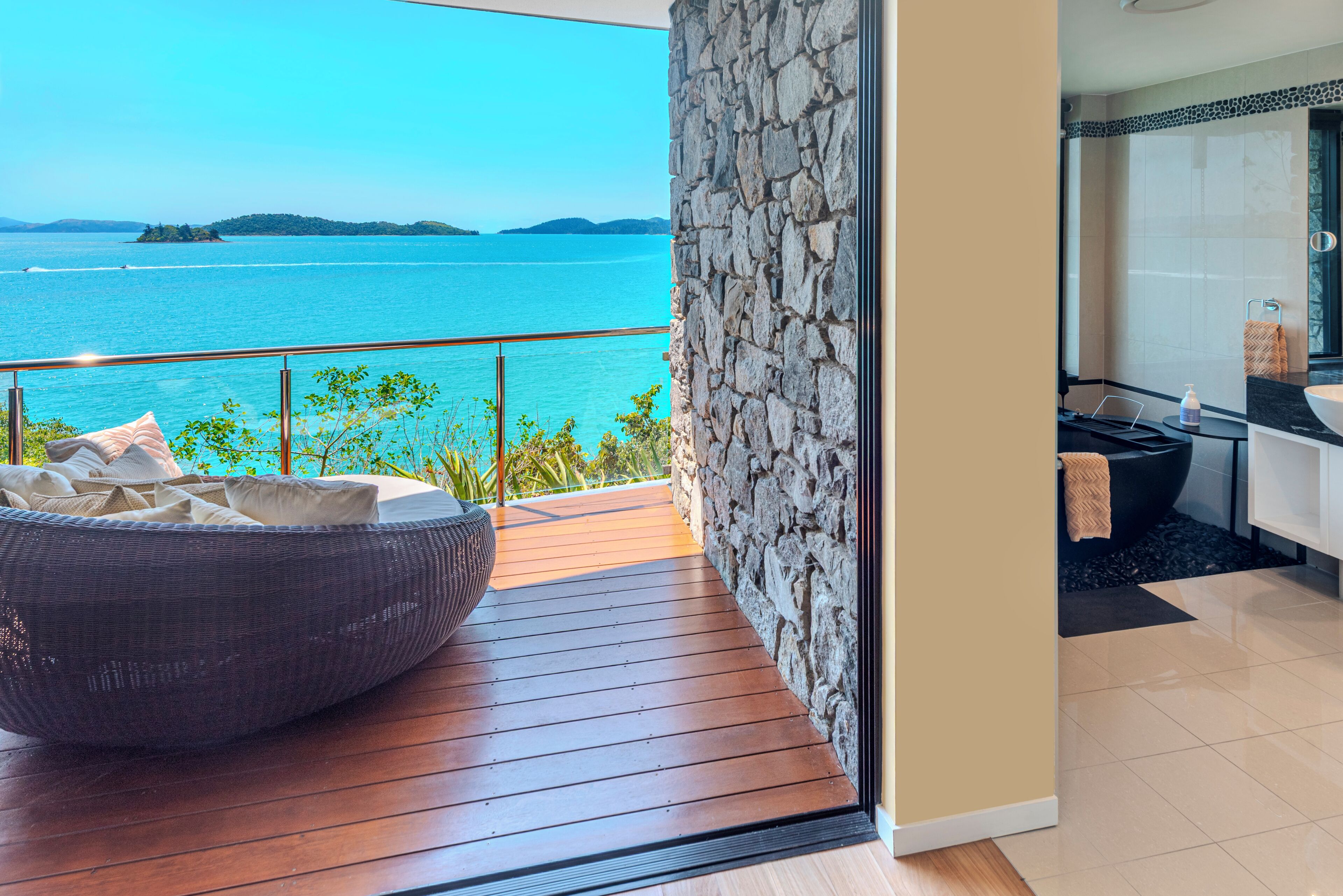 Luxury Apartment, Sea View, Oceanfront | Travel crib, free WiFi