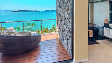 Luxury Apartment, Sea View, Oceanfront | Travel crib, free WiFi