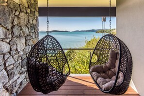 Luxe appartement, uitzicht op zee, aan zee | Terras