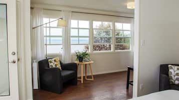 Harbor View | Living area