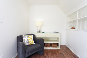 Harbor View | Living area