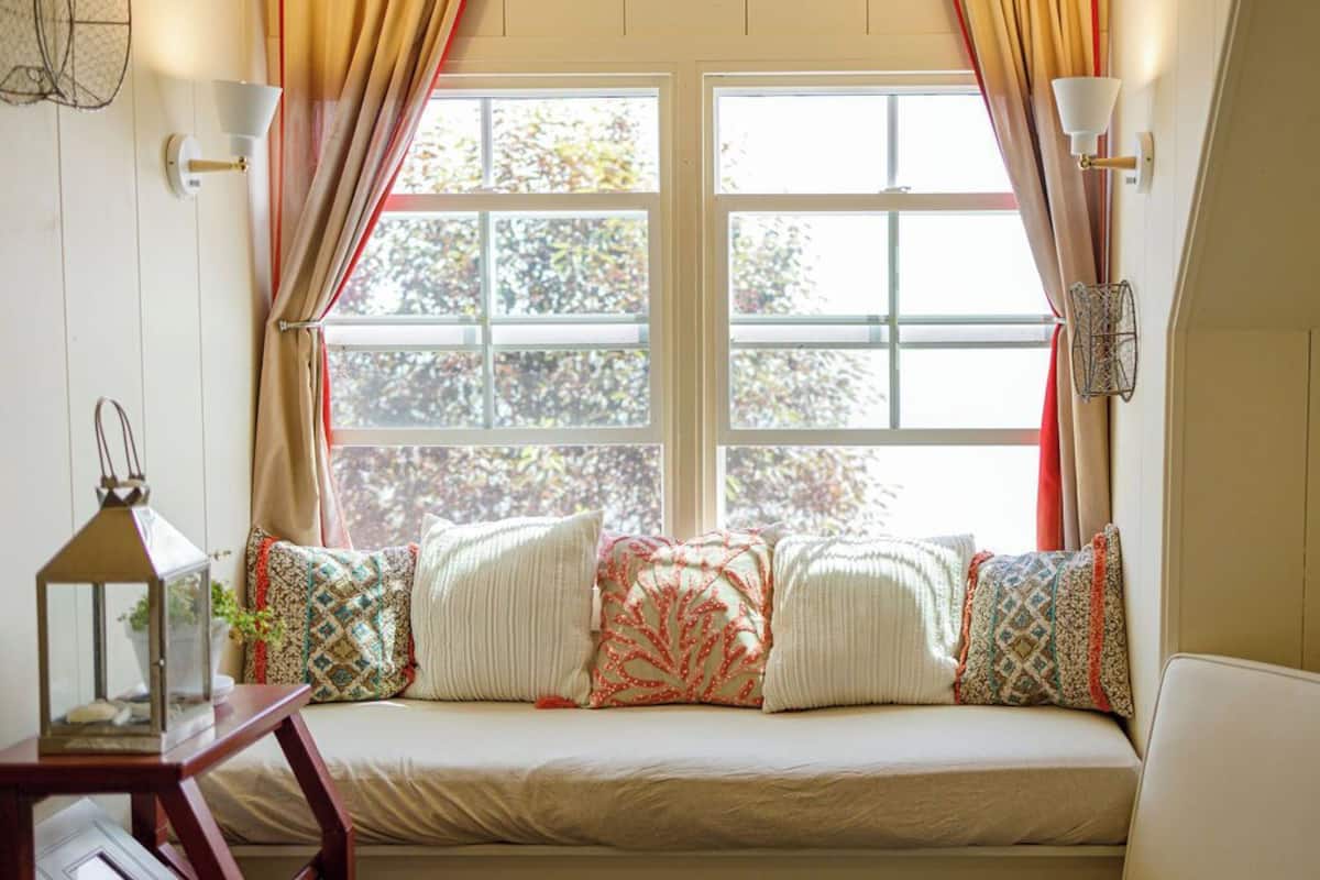 Cortinas blackout, tabla de planchar con plancha y wifi gratis