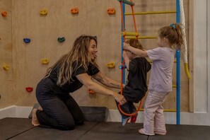 Children's area - Spa • Sauna  • Salle de jeux • Terrasse • Foyer (Les Laurentides Regional County Municipality)