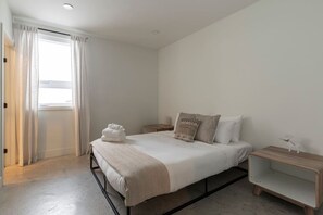 5 bedrooms, desk, travel cot, free WiFi