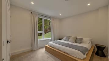 5 bedrooms, desk, travel crib, free WiFi